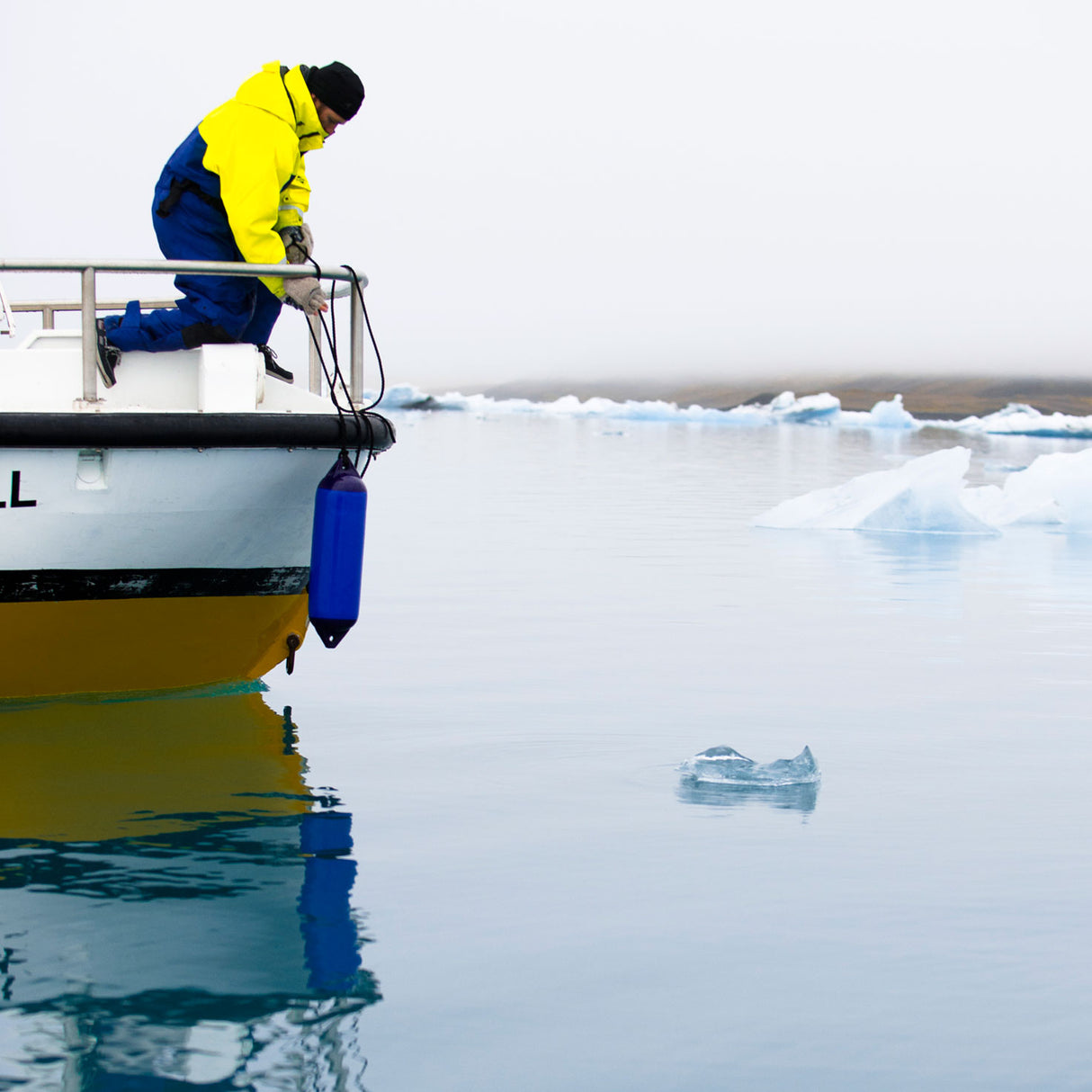 F-Series Boat Fender F-10 Black Ropehold